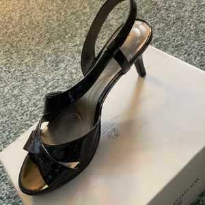 Beautiful Bandolino  Black patent leather look  Dress shoe